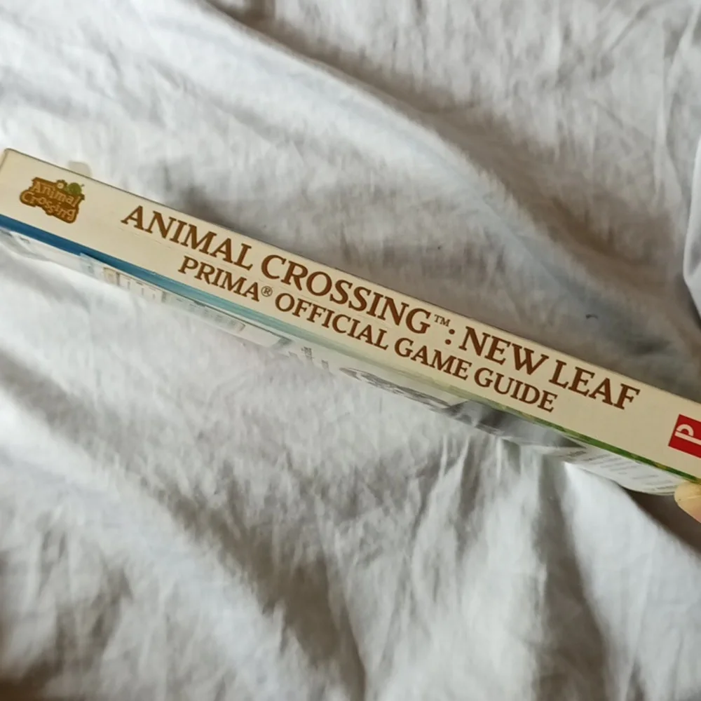 Animal Crossing: New Leaf Nintendo Game Guide Book. - Picture 2 of 3
